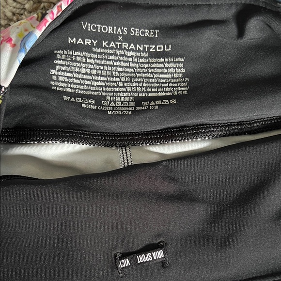 Like New! Victoria's Secret x Mary Katrantzou Floral Print Leggings in M - Picture 10 of 14